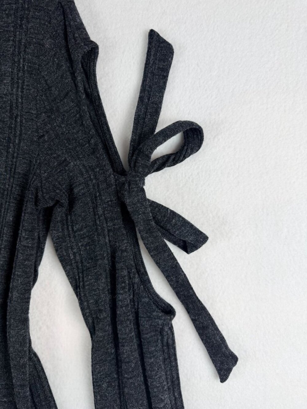 Doe & Rae Charcoal Gray Ribbed Knit Cold Shoulder Top With Tie Sleeves Womens S - Picture 7 of 12